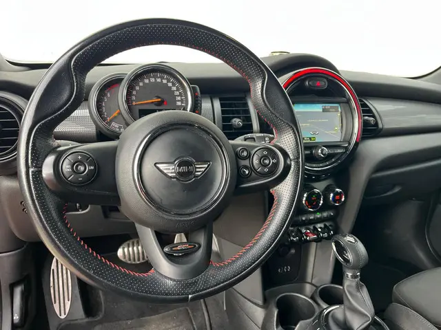 MINI Cooper 1.5 Chili Serious Business 2017 Benzine 19