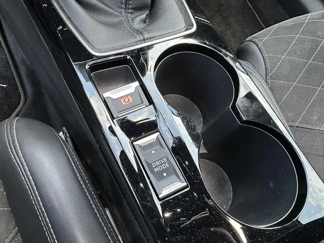 Peugeot 2008 1.2 Turbo 130 PK GT Pack 2021 Benzine 28