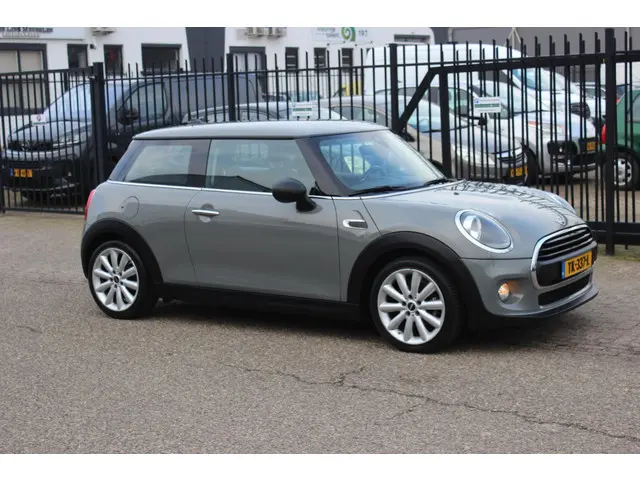 MINI One Mini 1.5 First Salt, Navigatie! 2018 Benzine 6