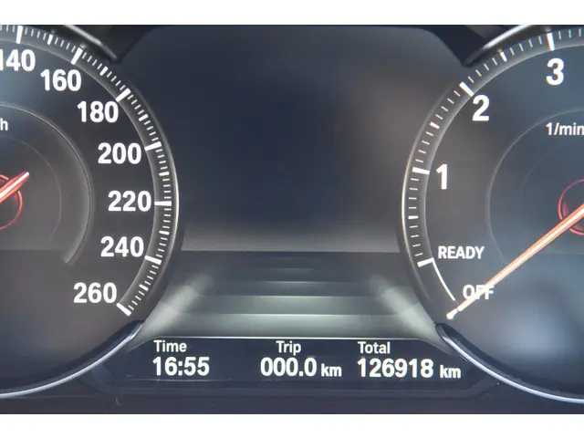 BMW 3 Serie Touring 320i Luxury Edition 2018 Benzine 18