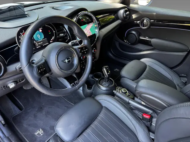 MINI 5-Deurs Cooper C 2024 Benzine 2