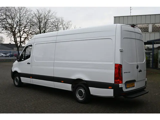 Mercedes-Benz Sprinter 315 CDI L3H2 2023 Diesel 10