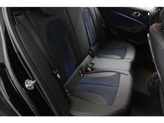 BMW 1 Serie 118i Business Edition 2022 Benzine 40