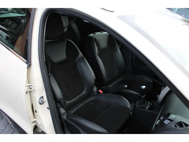 Renault Clio Estate 0.9 TCe Intens 2017 Benzine 25