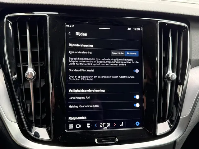 Volvo V60 2.0 B3 Core 2022 Benzine 23