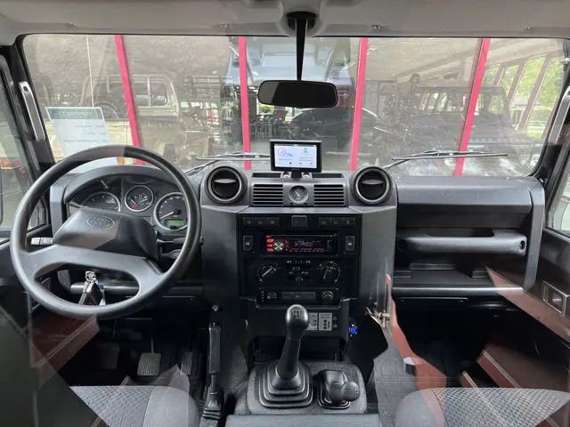 Land Rover Defender 2.2 D HT 110" SE 2015 Diesel 12