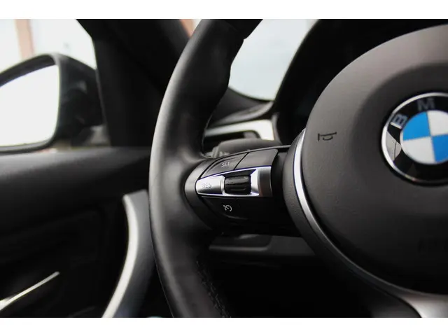 BMW 3 Serie 316i Executive 2013 Benzine 29