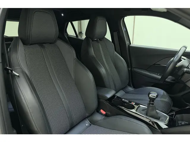 Peugeot 2008 1.2 PureTech GT-Line 2020 Benzine 14