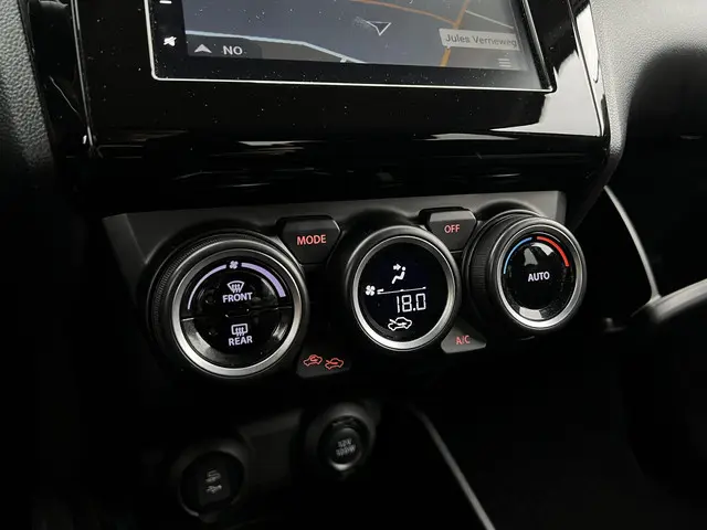 Suzuki Swift 1.2 Style Smart Hybrid 2022 Benzine 13