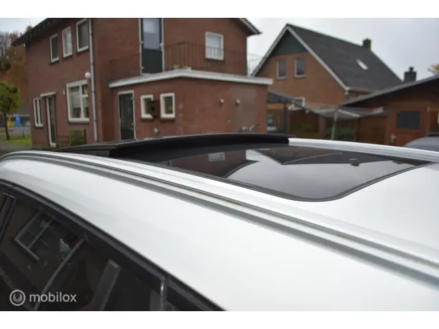 BMW X1 sDrive18i aut High Exe M Sport voll 2018 Benzine 9