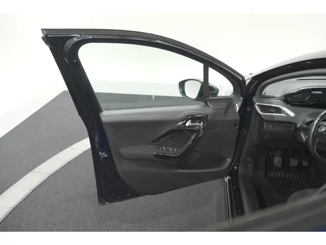 Peugeot 208 PureTech 110 Tech Edition 2018 Benzine 60