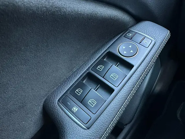 Mercedes-Benz A-Klasse 180 AMG-PAKKET 2018 Benzine 10