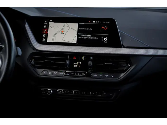 BMW 1 Serie 118i High Executive 2021 Benzine 22