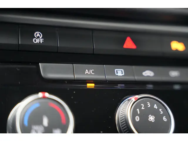 Volkswagen T-Roc 1.0 TSI Life 2023 Benzine 28