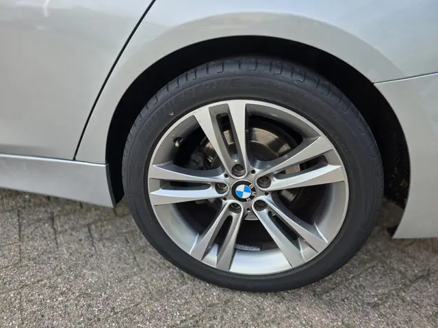 BMW 3 Serie Touring 316i Executive Sport 2013 Benzine 22