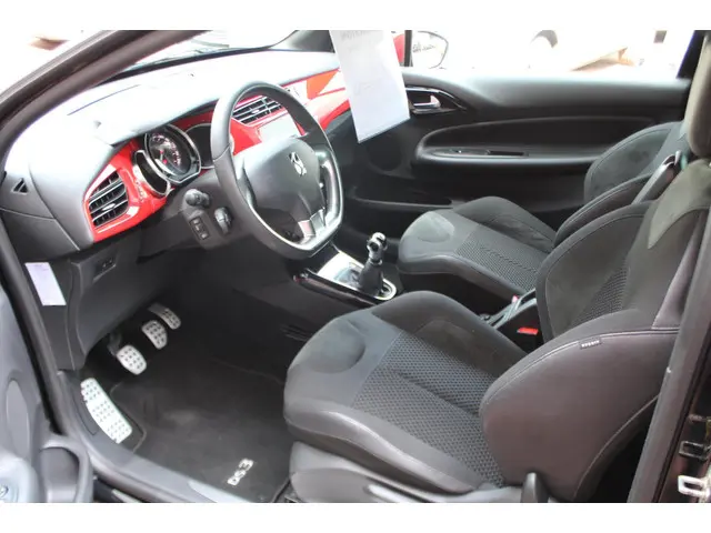 DS DS 3 1.2 PureTech So Red 2015 Benzine 9