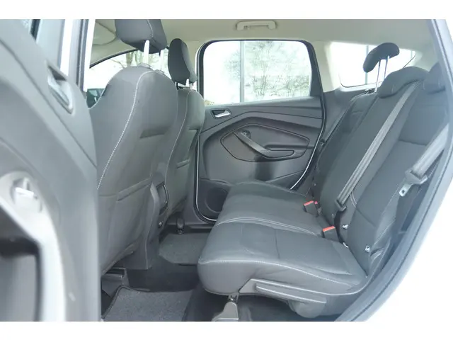 Ford Kuga 1.5 TITANIUM 2018 Benzine 13