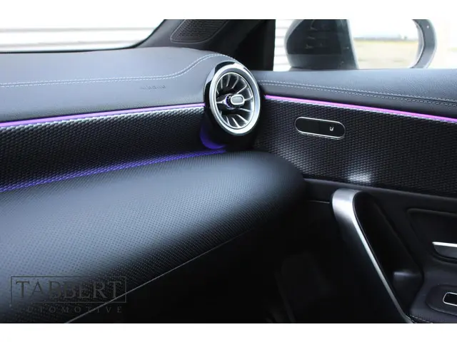 Mercedes-Benz CLA 180 Luxury Line 2022 Benzine 10