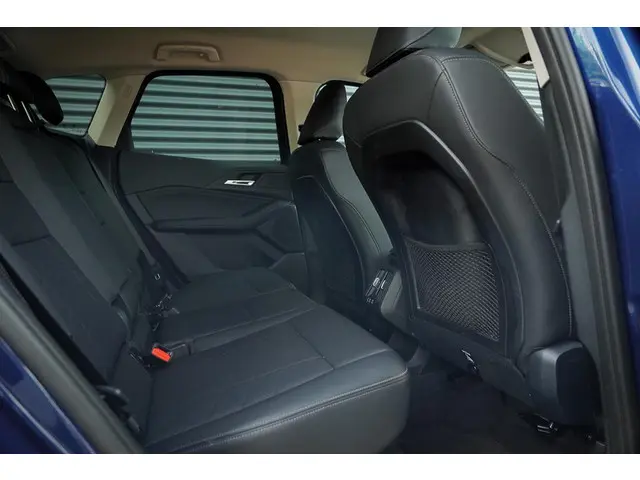 BMW 2 Serie Active Tourer 220i 2023 Hybride Benzine 7