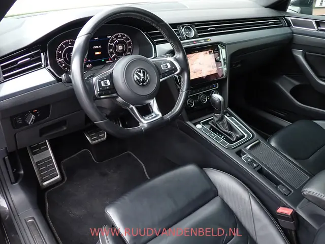 Volkswagen Arteon 2.0TSI R-LINE 2019 Benzine 8