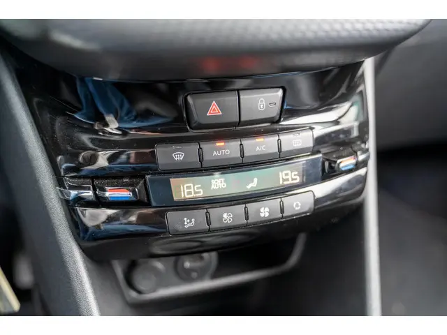 Peugeot 2008 1.2 PureTech Allure 2017 Benzine 30