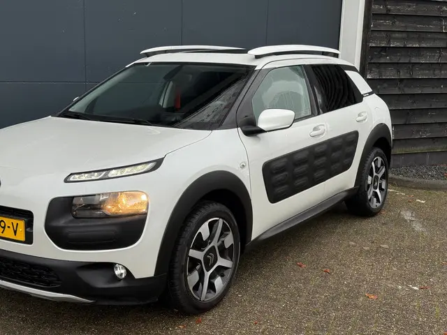 Citroën C4 Cactus 1.2 PureTech Rip Curl 2016 Benzine 3