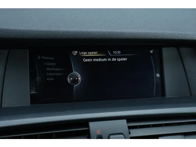 BMW X3 xDrive20i High Executive 2013 Benzine 24
