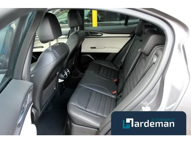 Alfa Romeo Stelvio 2.0 T AWD Veloce Carplay 2021 Benzine 8