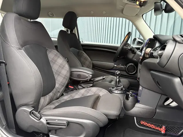 MINI Cooper Mini 1.5 Chili Serious Business 2016 Benzine 16
