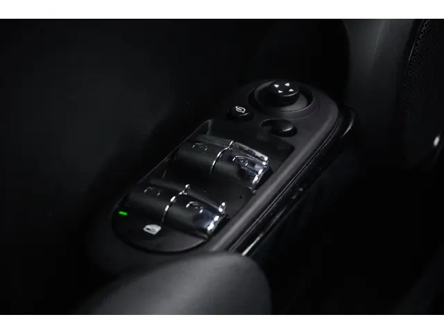 MINI 5-Deurs Cooper C 2019 Benzine 32