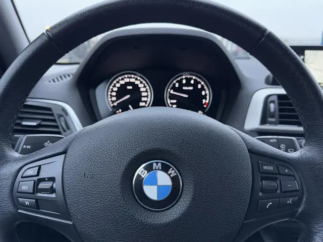 BMW 1 Serie 118i Executive 2018 Benzine 4