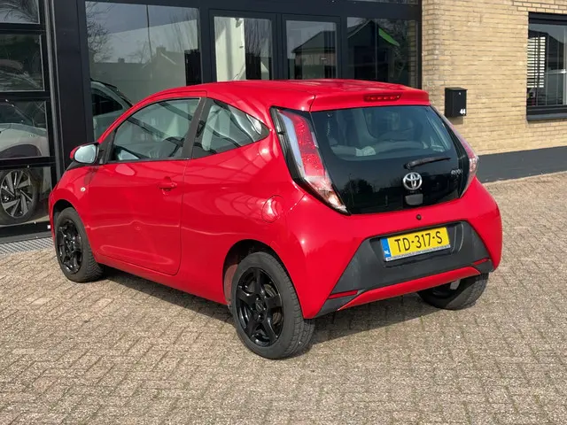 Toyota Aygo 1.0 VVT-i x , Airco, Led, Zuinig 2016 Benzine 8