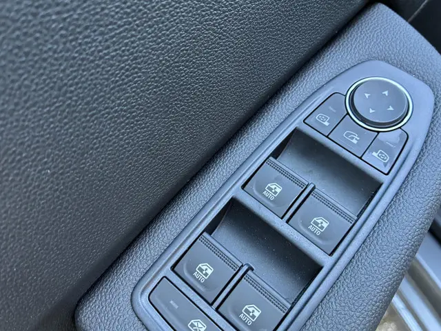 Mitsubishi Colt 1.6 HEV Intense 2026 Hybride Benzine 23