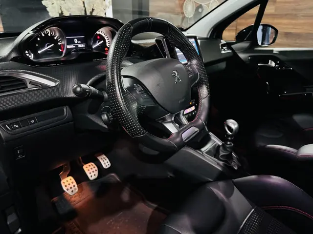 Peugeot 208 1.2 PureTech GT-Line 2019 Benzine 27