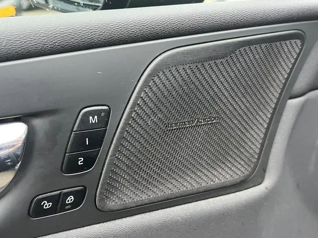 Volvo XC60 2.0 B4 R-Design 2021 Benzine 23