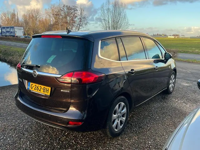 Opel Zafira Tourer 1.4 Business+ 2013 Benzine 4