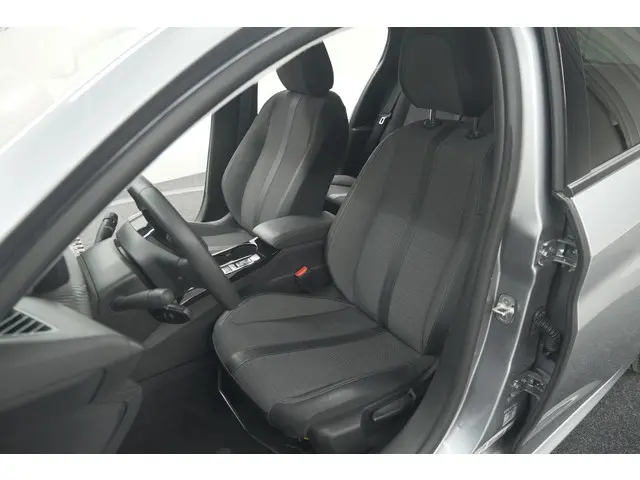 Peugeot 208 PureTech 100 Allure 2022 Benzine 27