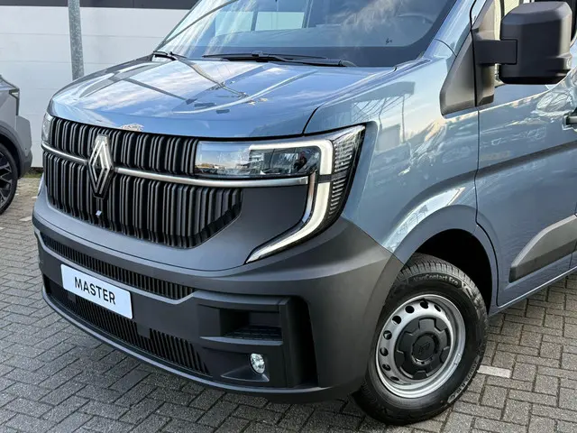 Renault Master T35 2.0 dCi 130 L2H2 Advance 2024 Diesel 3