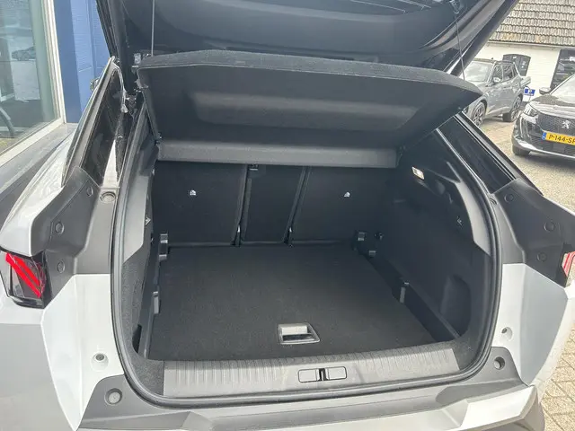 Peugeot 3008 1.2 Hybrid 145 GT 2025 Hybride Benzine 22