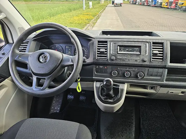 Volkswagen Transporter 2.0 TDI 2017 Diesel 8