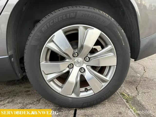 Peugeot 2008 1.2 VTi Active 2014 Benzine 12