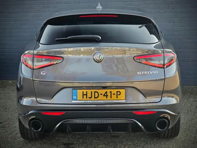 Alfa Romeo Stelvio 2.0 T GME AWD Veloce 2023 Benzine 4
