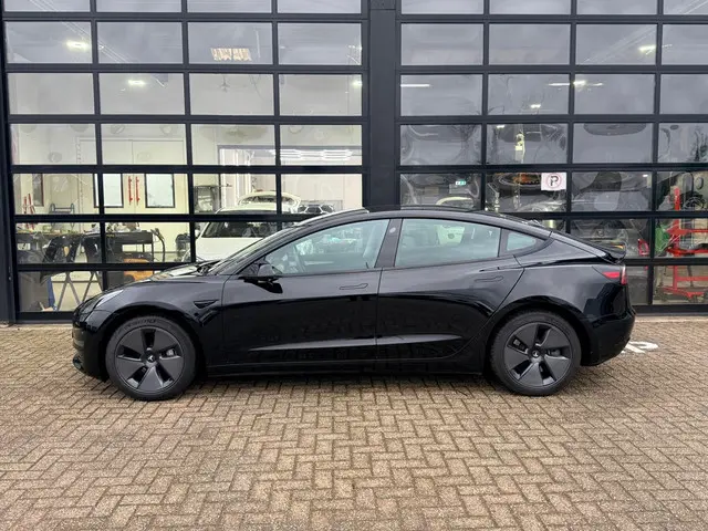 Tesla Model 3 Long Range RWD 75 kWh 2023 Elektrisch 15