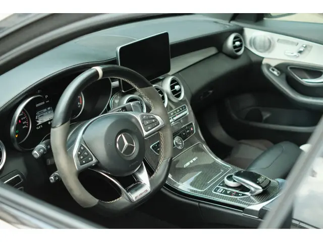 Mercedes-Benz C-Klasse AMG 63 S 2015 Benzine 19