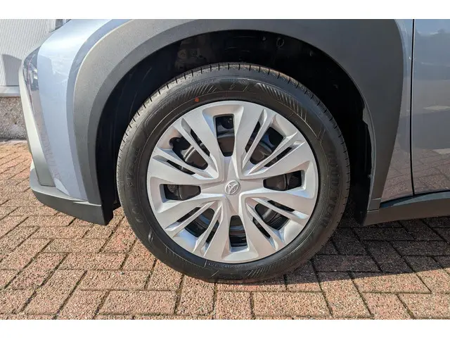 Toyota Aygo X Hybrid 115 play 2026 Hybride Benzine 5