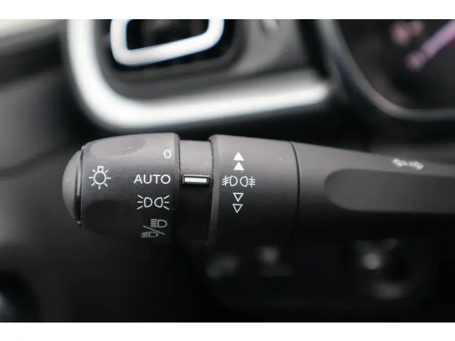 Citroën C3 1.2 PURETECH S&S SHINE VTR SPORT 2019 Benzine 23