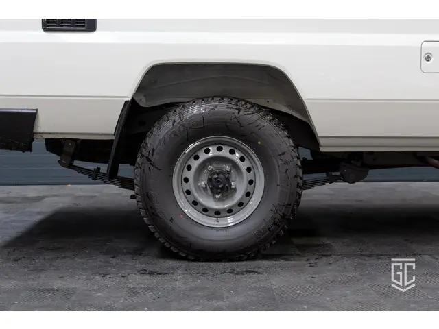 Toyota Land Cruiser GRJ78 M/T 2024 Benzine 7