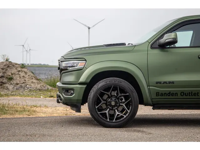 Dodge Ram 1500 5.7 V8 4x4 Crew Cab Limited 2024 Benzine 19