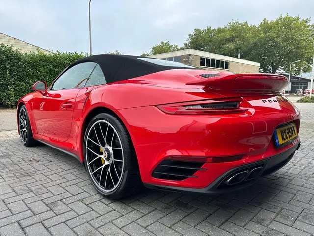 Porsche 911 Cabrio 3.8 Turbo S 2015 Benzine 6