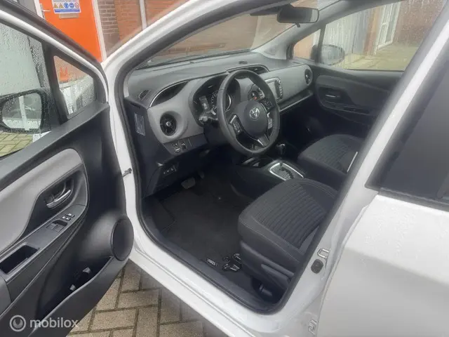 Toyota Yaris 1.5 Hybrid Active 2019 Hybride Benzine 9